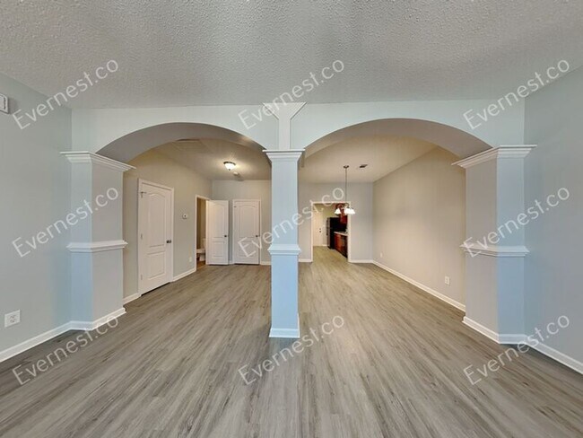 Foto del edificio - 8633 Thomas Ln