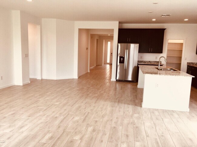 Building Photo - 300 Pelipa Dr