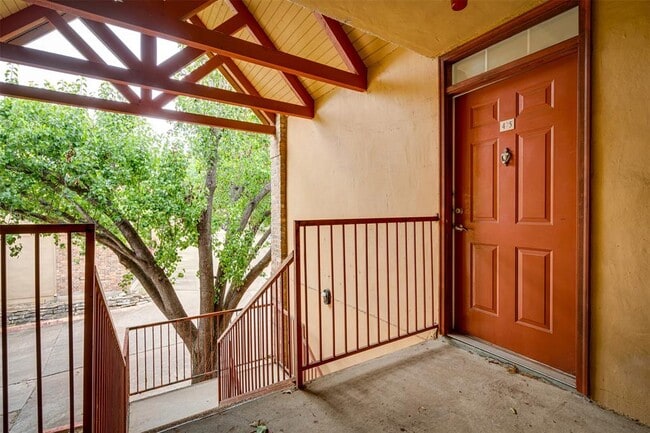Building Photo - 6804 N Capital of Texas Hwy