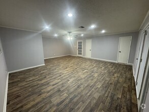 Building Photo - 516 Richland Dr