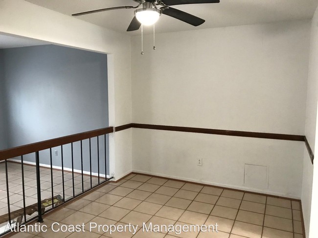 Building Photo - 3 br, 1.5 bath House - 3889 Counselor Lane