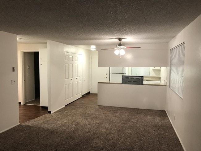 Building Photo - $300 Off move in!