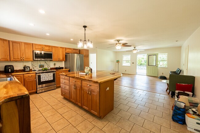 Building Photo - 14-649-649 Hapuu Rd