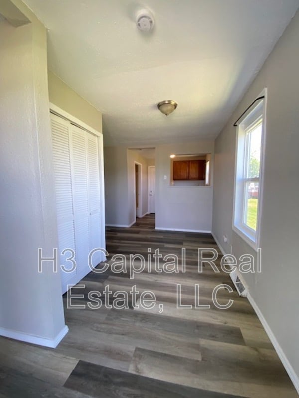 Building Photo - 2040 5th St