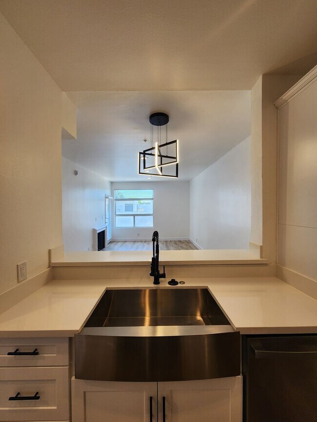 Foto del edificio - 14515 Dickens St