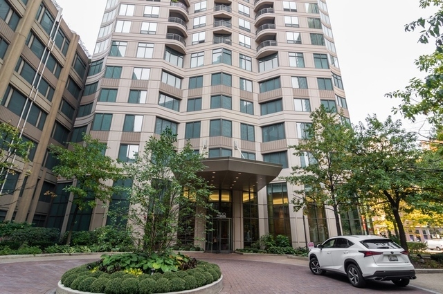 Foto principal - 400 N LaSalle Dr