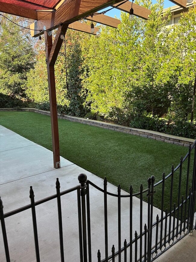 Building Photo - 47 Shari Ln