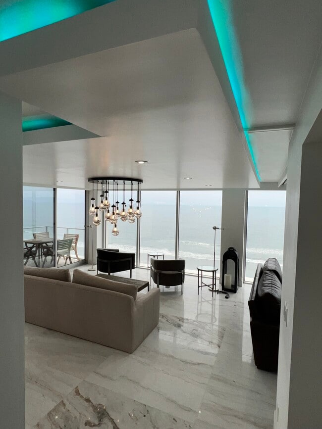 first view - 1830 Avenida Del Mundo