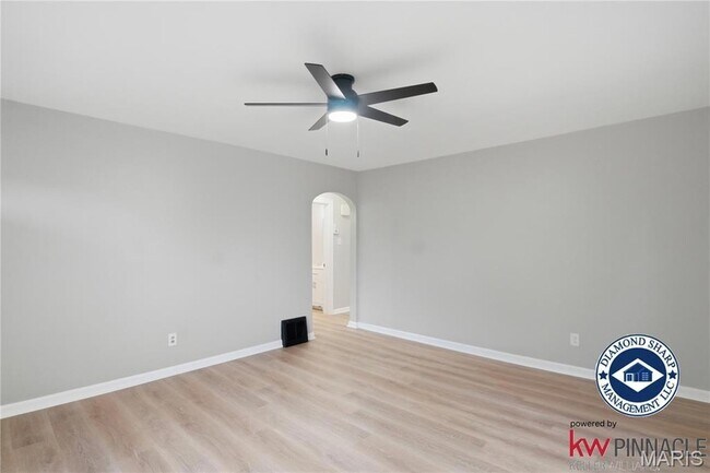 Foto del edificio - 128 Mounds Ave