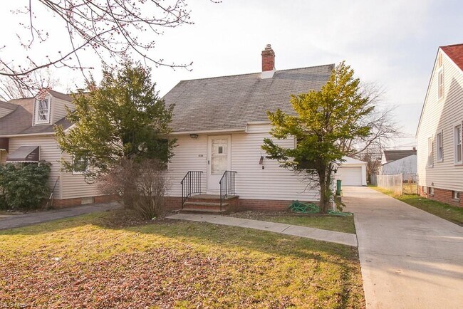 Foto del edificio - 15700 Fernway Dr