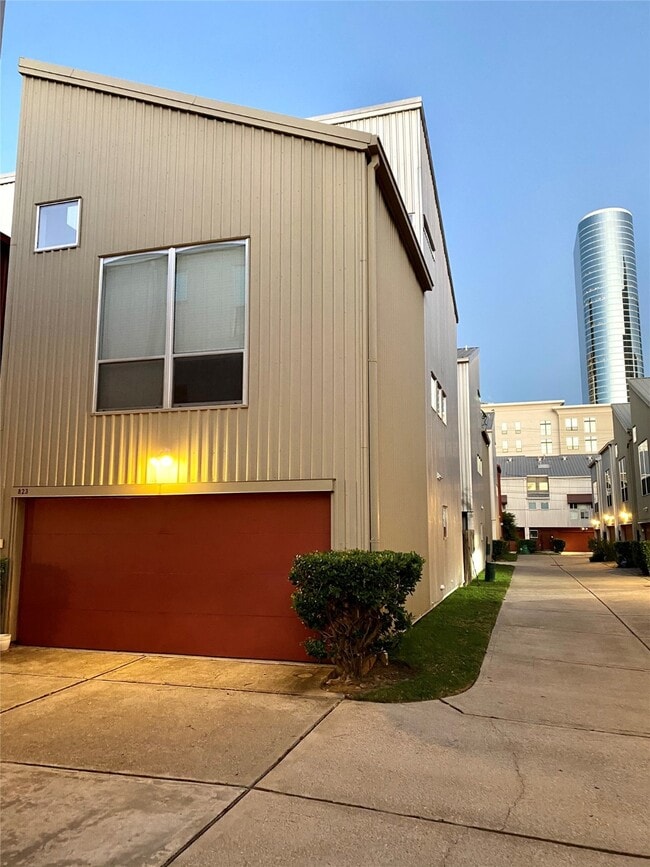 Building Photo - 823 Robin St