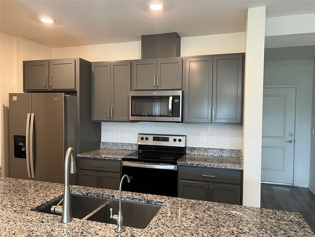 Foto del edificio - 661 Stoney Pointe Cir