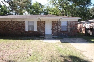 Building Photo - 903 Calhoun Ave