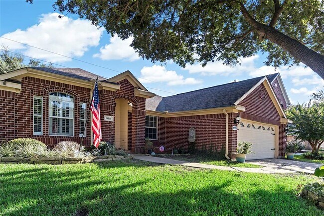 Foto del edificio - 18510 Dennington Dr