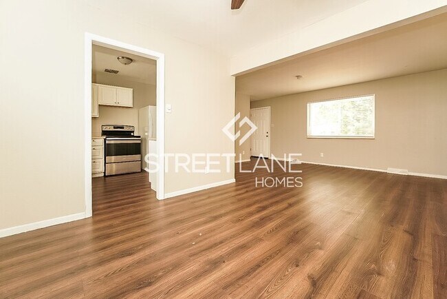 Building Photo - REDUCED!