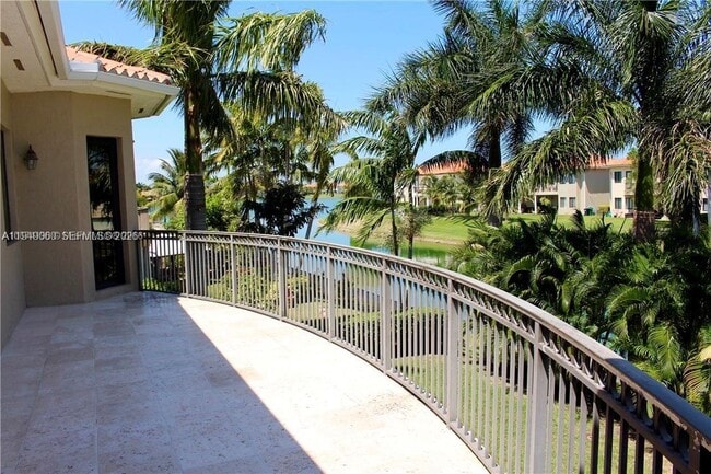 Foto del edificio - 19383 SW 79th Ave