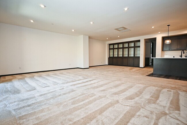 Foto del edificio - $4,490 - GORGEOUS FOUR BEDROOM HOME IN THE...