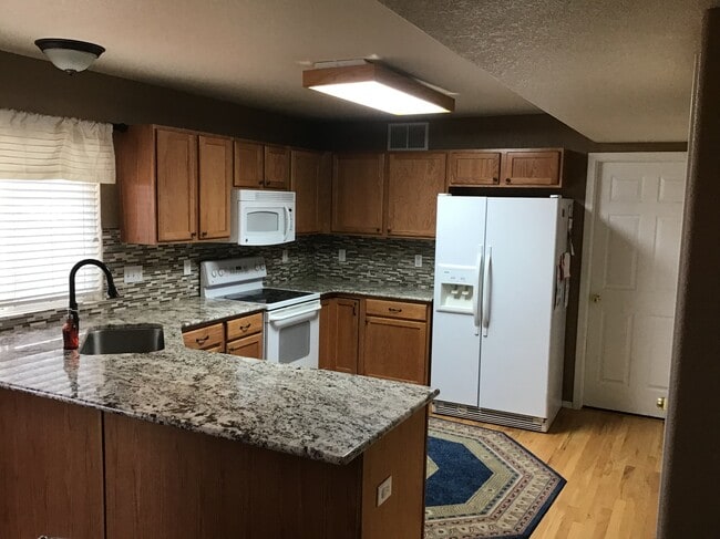 Building Photo - 4619 Crow Creek Dr
