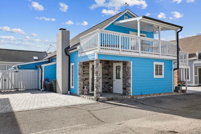 Building Photo - 3902 Dunes St