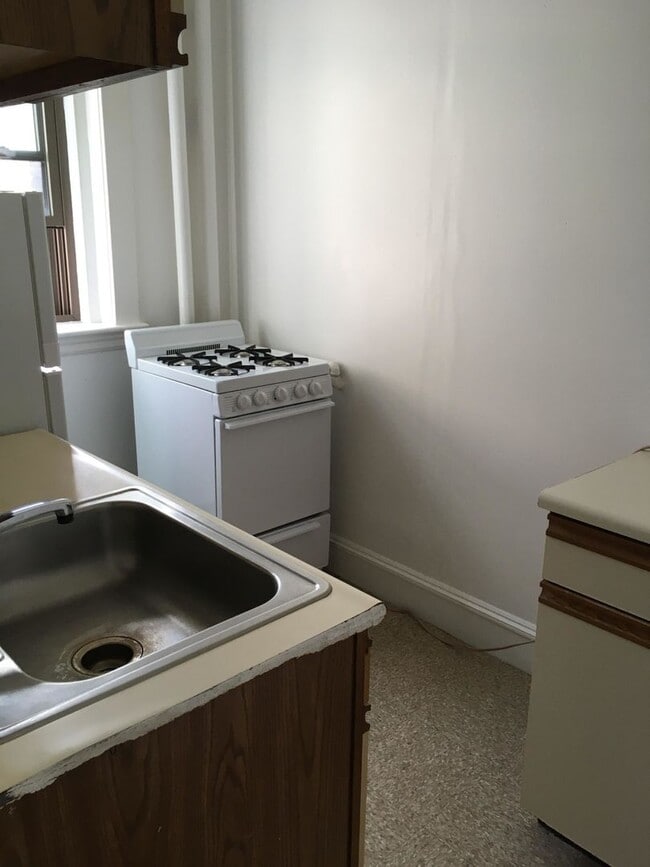 Photo - 2BR 1Bth unit. Great location! House