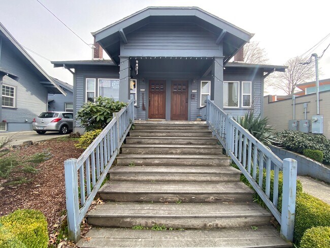 Front Entrance - 6624 NE Sandy Blvd