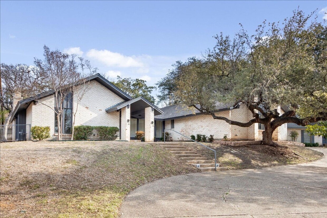 Foto principal - Single-Family Home in Woodway, TX *Leasing...