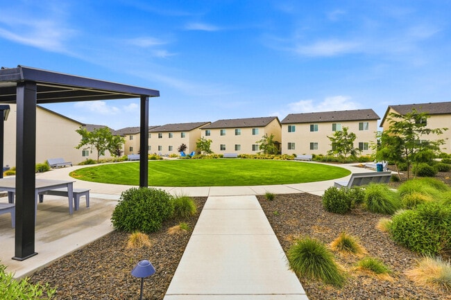 Building Photo - The Flats at West Richland