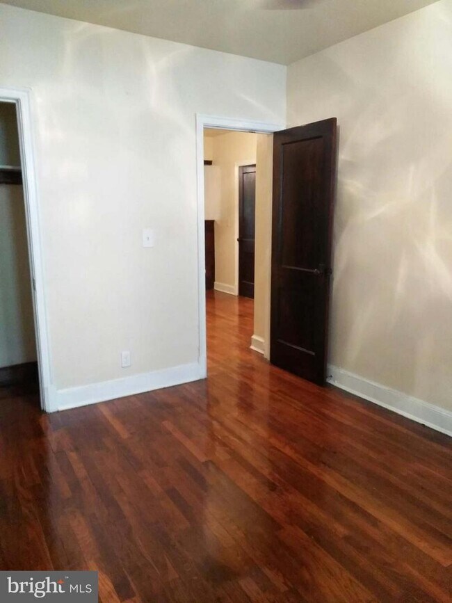 Foto del edificio - 909 Quincy St NE