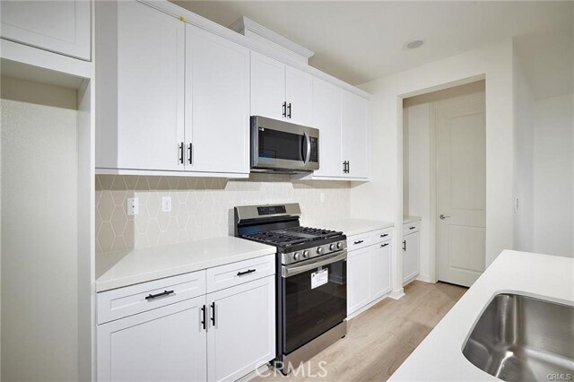 Foto del edificio - 944 N Divino Privado