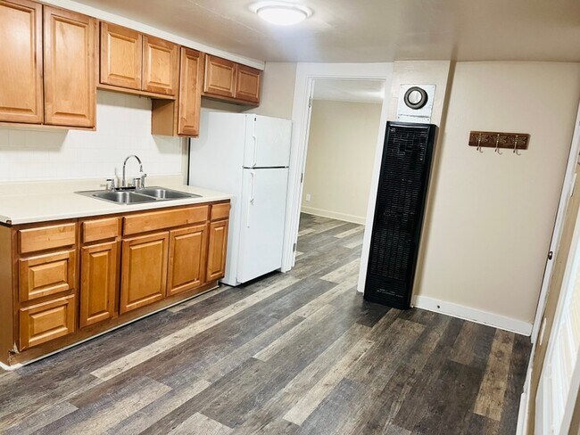 Foto del edificio - 1008 McCarty Ave