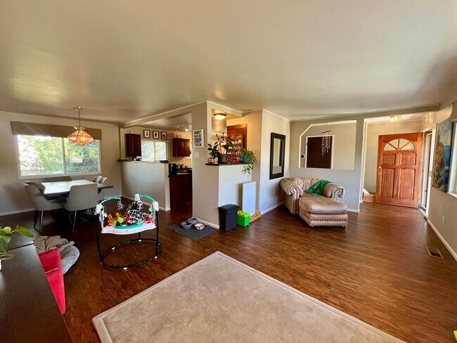 Building Photo - Beautiful 4 bed 2.5 bath in Hampden neighborhood!