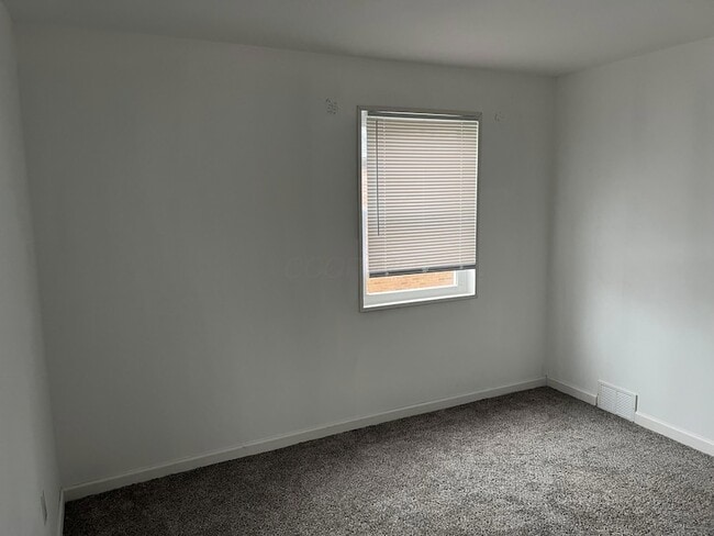 Building Photo - 50 N Hampton Rd