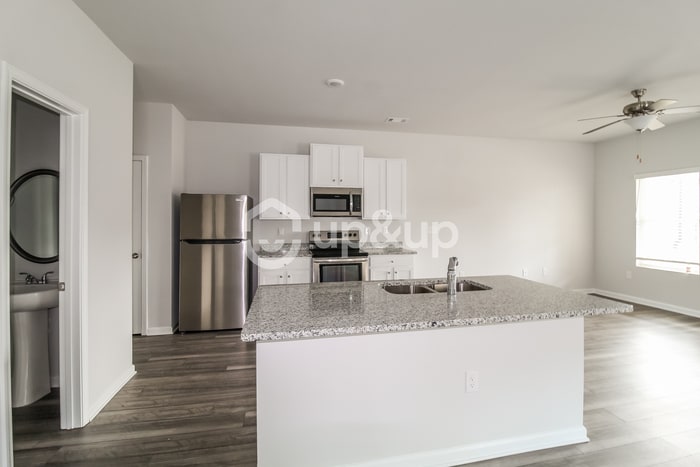 Foto principal - Fantastic 4bd/2.5ba home! Coming soon!