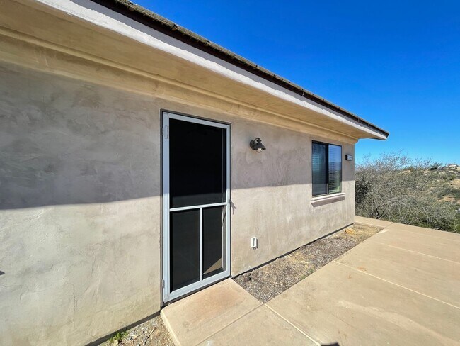 Building Photo - 1 Bed 1 Bath, 882 sqft, Valley Center Cottage
