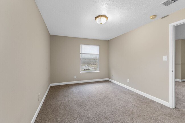 Foto del edificio - 3534 E Fall Creek Pkwy N Dr