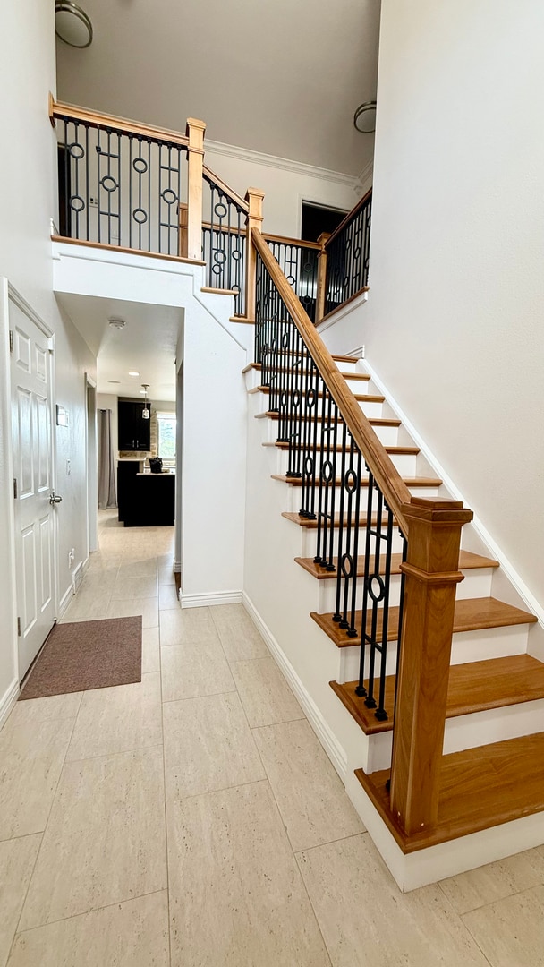 Building Photo - GOURMET KITCHEN-D20-6 BEDROOMS
