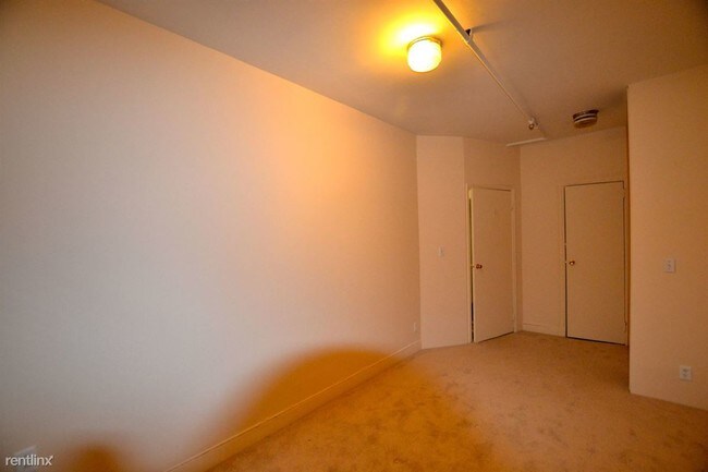 Building Photo - 163 W 74th St