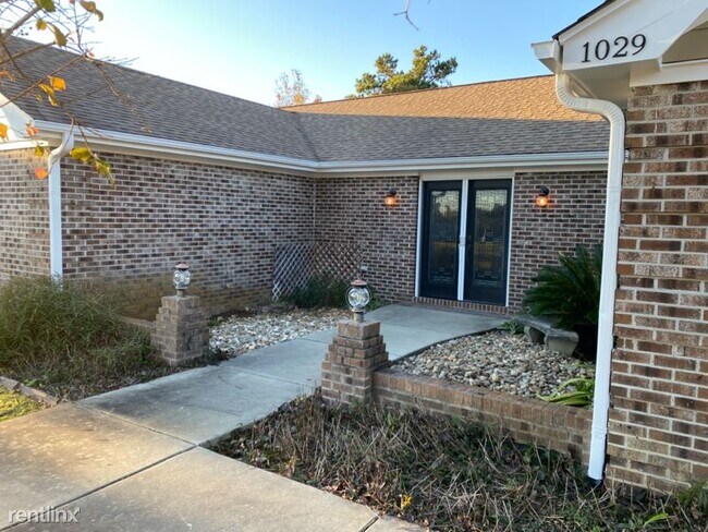 Foto del edificio - 3 br, 2 bath House - 1029 Plantation Dr
