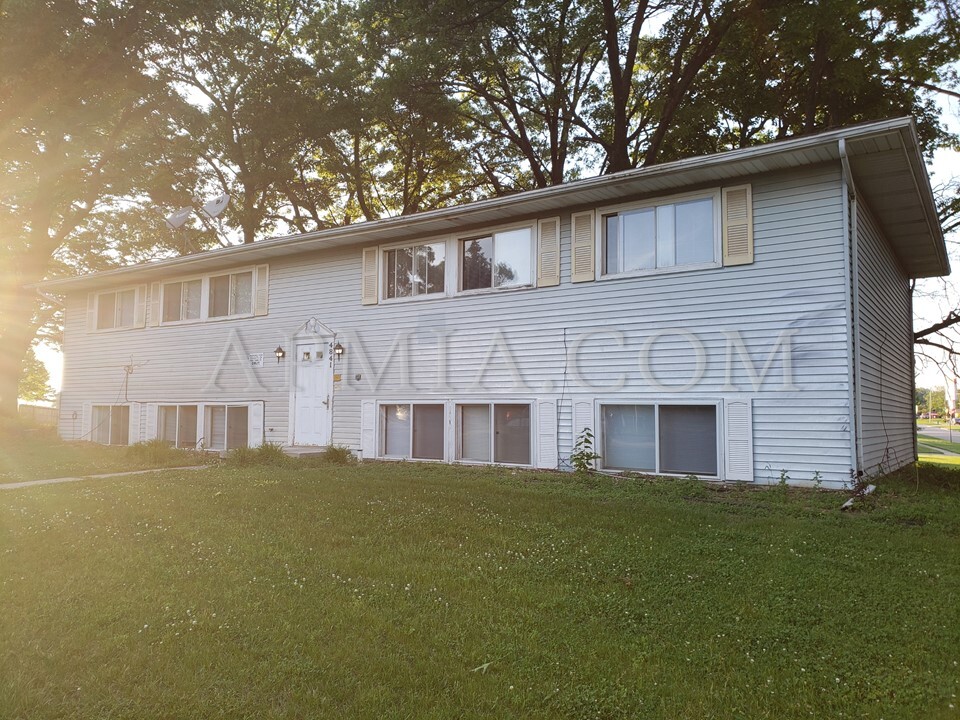 Primary Photo - 4841 Tama St SE