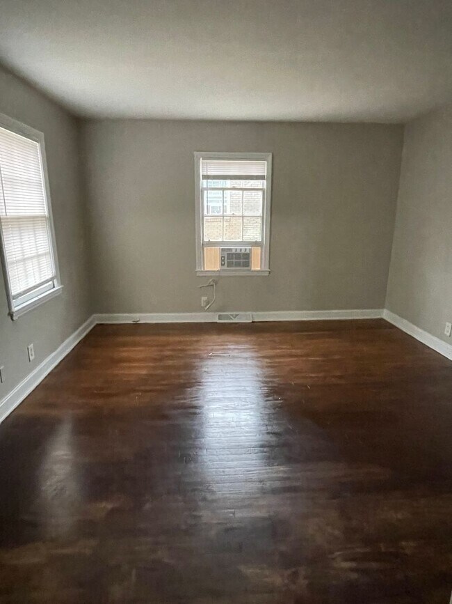 Building Photo - Terrybrook1930