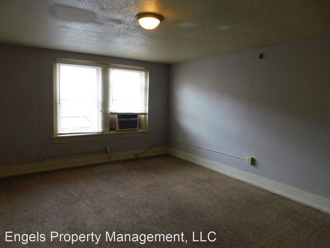 Building Photo - 110 W Pine Ave
