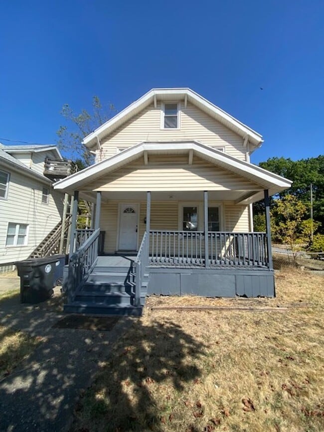 Building Photo - 725 Excelsior Ave