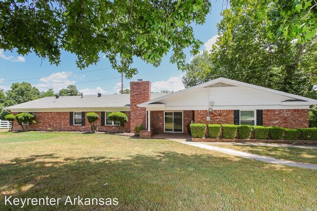 Building Photo - 4 br, 3 bath House - 636 N E St