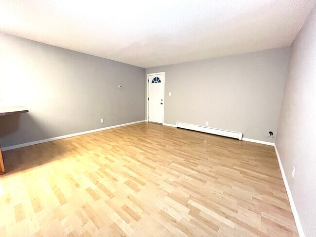 Building Photo - 316 E Brookside St