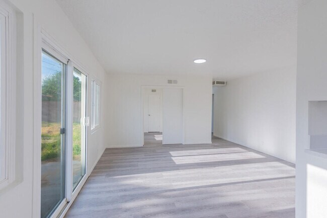 Foto del edificio - 45462 E 3rd St
