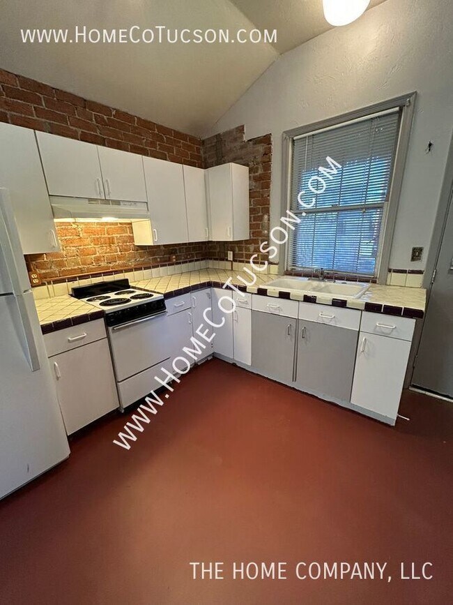 Building Photo - 222 E 4th Street- **Coming Soon: Stand-Alo...