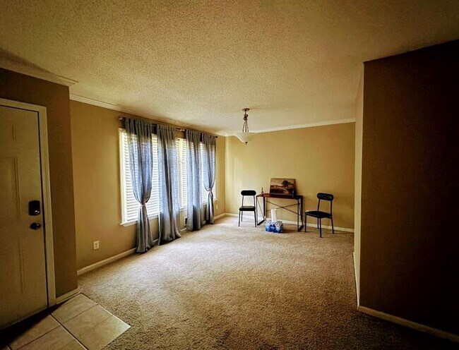 Foto del edificio - 921 Hemingway Rd