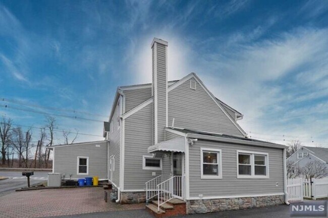 Foto del edificio - 166 Boonton Turnpike