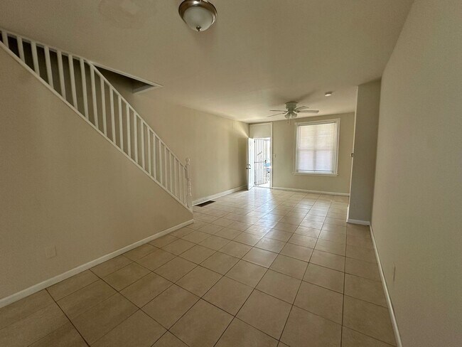 Foto del edificio - 3 BED 1 BATH HOME FOR RENT