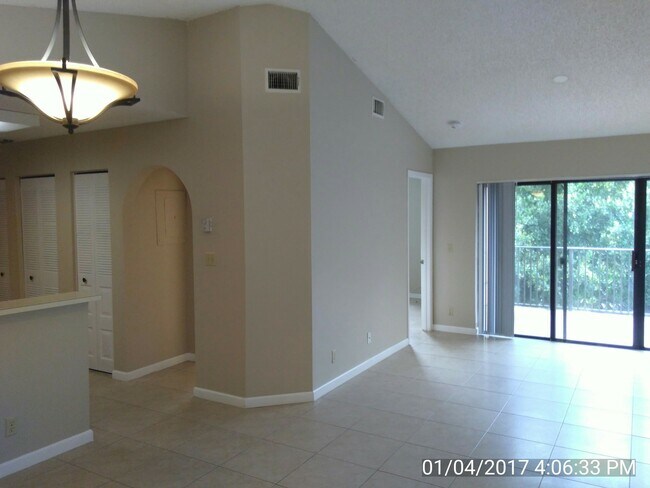 Foto del edificio - 3rd Floor Condo in Grand Marquis - Plantat...